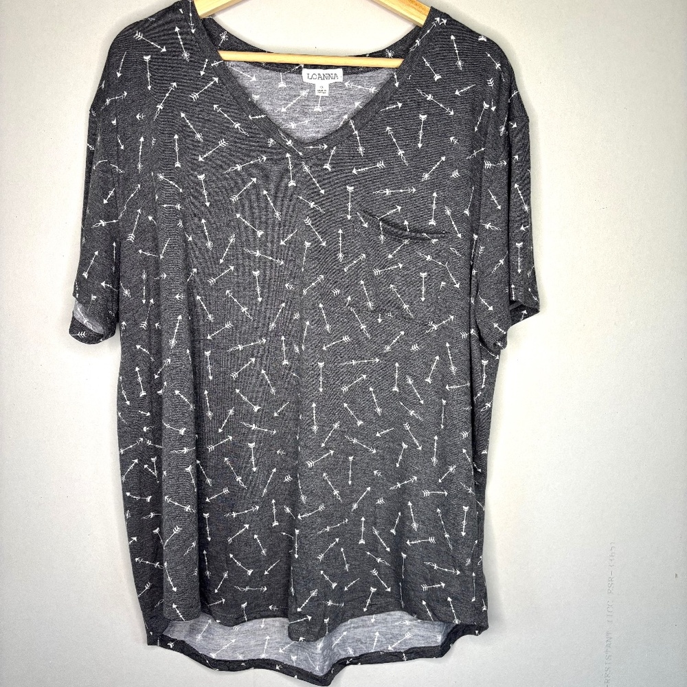 Loanna Womens Grey & White Short Sleeve Bow and Arrow Top Size 1X